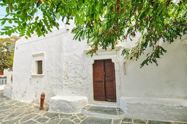 Photo Église dans le village de chora de folegandros