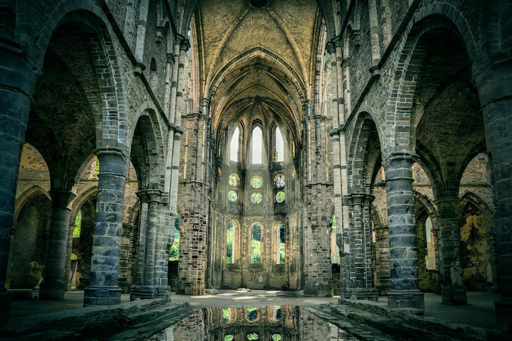 Photo église délabrée dans l'abbaye abandonnée de villers