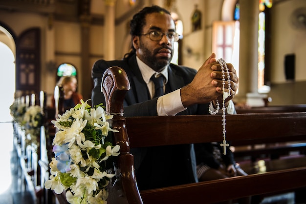 Eglise Les gens croient en la foi Confession religieuse