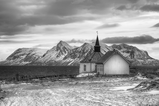 Une église sur les îles Lofoten