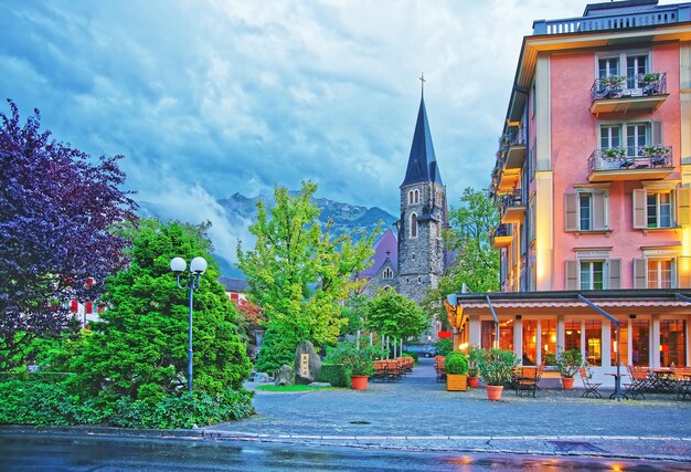 Photo Église d'interlaken et alpes suisses à interlaken oberhasli district du canton de berne en suisse