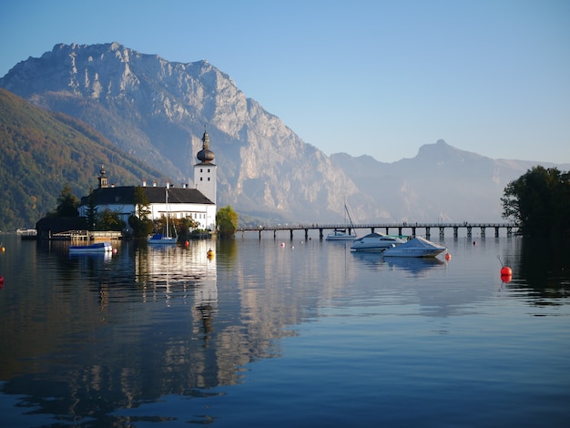 Photo Église sur un lac en autriche