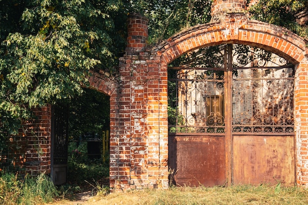 L'église orthodoxe détruite, le village de Stupino, province de Nijni Novgorod, Russie.