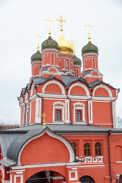 L'église rouge de l'annonciation à moscou