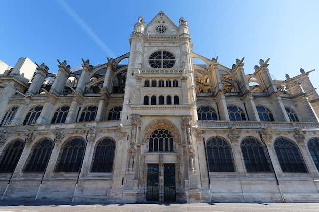 L'église Saint-Eustache est considérée comme un chef-d'œuvre de l'architecture gothique tardive Parmi les personnes baptisées ici étant enfants se trouvaient Richelieu madame de PompadourParisFrance