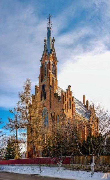 Eglise Sainte-Anne dans le village d'Ozeryany