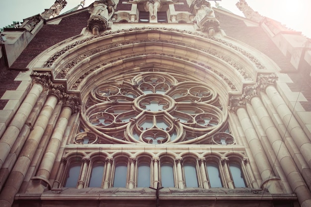 Église Sainte-Élisabeth par une journée ensoleillée