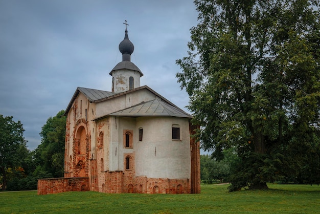 Église de St Paraskevi sur Yaroslavovo Dvorishche Veliky Novgorod Russie