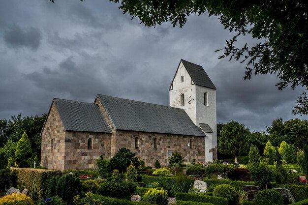 Photo l'église de velling à l'extérieur de ringkbing