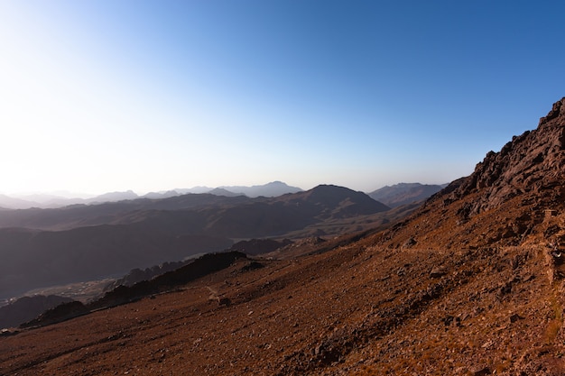 Egypte, montagnes du Sinaï par une belle journée ensoleillée, beau paysage
