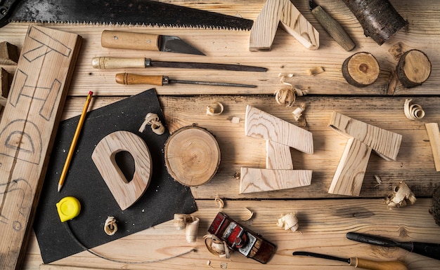 Photo Éléments d'artisanat en bois avec mot de faire