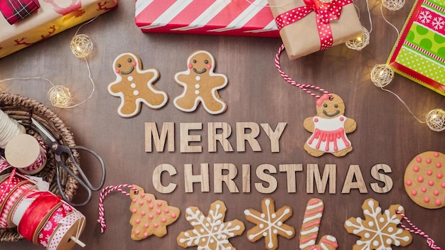 Emballage de biscuits de pain d'épice faits maison traditionnels comme cadeaux alimentaires.