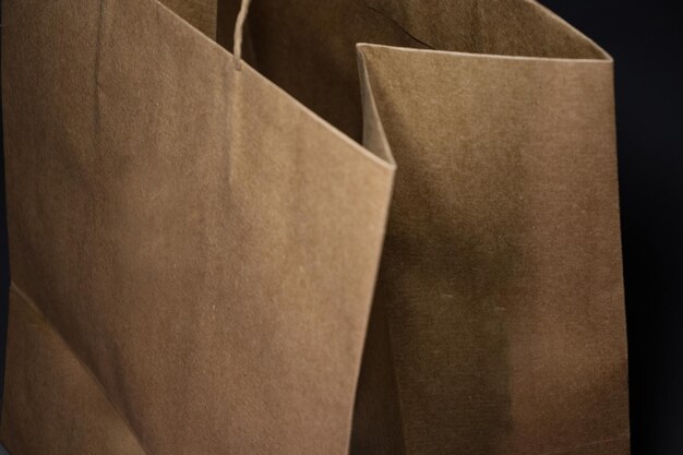 Photo emballage du sac en couleur artisanale sur fond gris