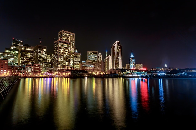 Embarcadero de San Francisco la nuit