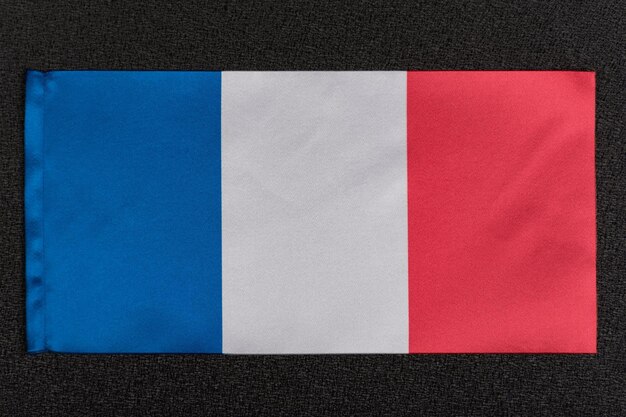 Emblème national de la France Drapeau de la France sur fond noir gros plan