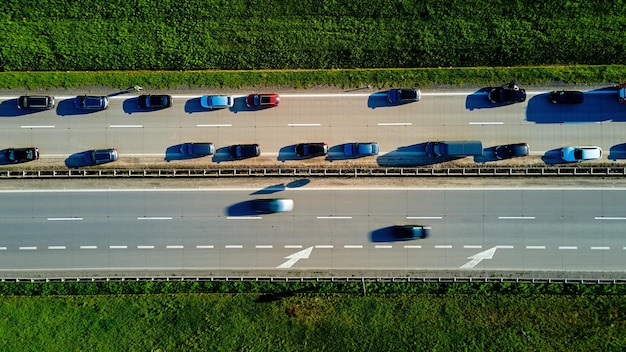 Embouteillage sur l'autoroute A4 en Pologne vue aérienne