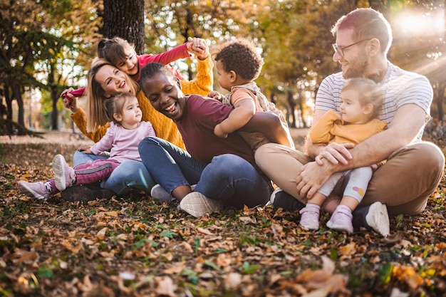 Embrassez l'automne Une tapisserie d'amour familial