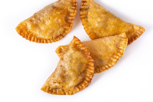 Empanadillas à la citrouille isolés sur fond blanc