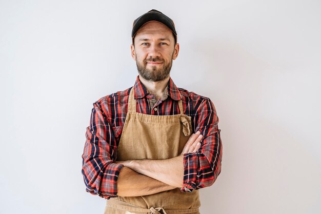 Photo employé propriétaire d'entreprise en tablier sur fond de bannière blanche concept d'entreprise privée