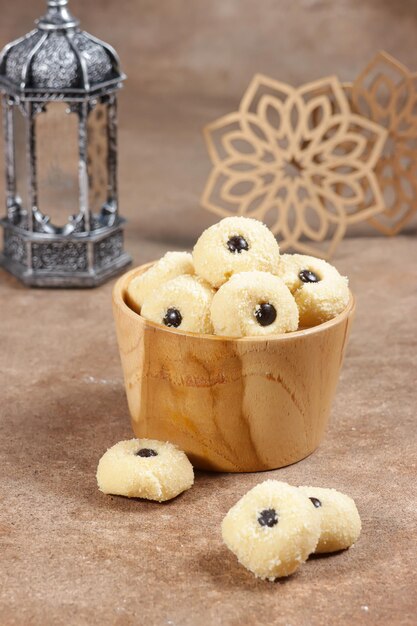 Empreintes de pouce kukis Biscuits à empreinte de pouce faits maison remplis de pépites de chocolat