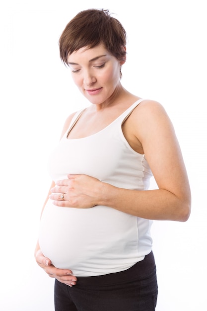 Enceinte femme tenant sa bosse