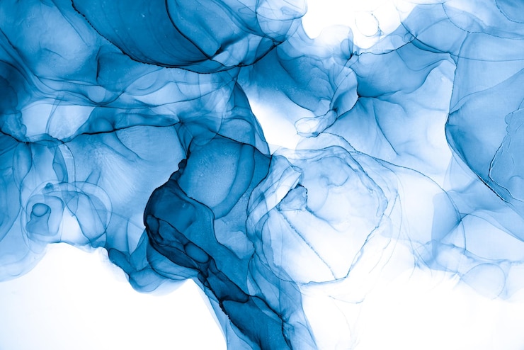 Photo encre bleue dans l'eau avec un fond blanc