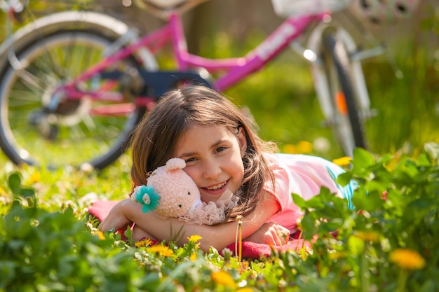 Enfance heureuse pour une jolie petite fille