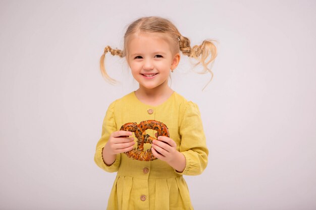 enfant en bas âge pain de lumière