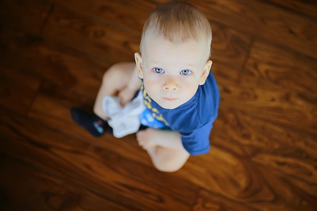 l'enfant est mignon petit, l'enfance sera heureuse