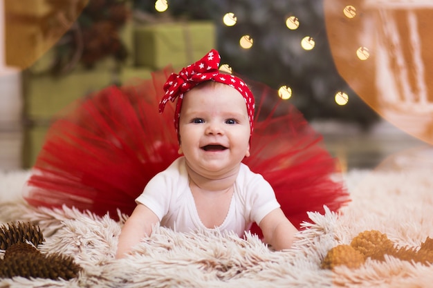 L'enfant est sorti et prêt à célébrer Noël