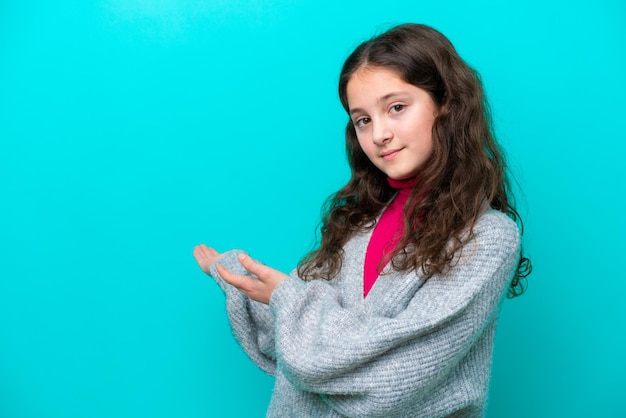 enfant sur fond isolé