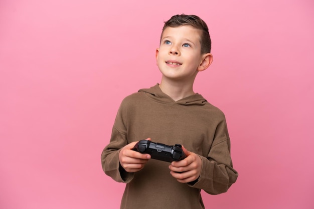 enfant sur fond isolé