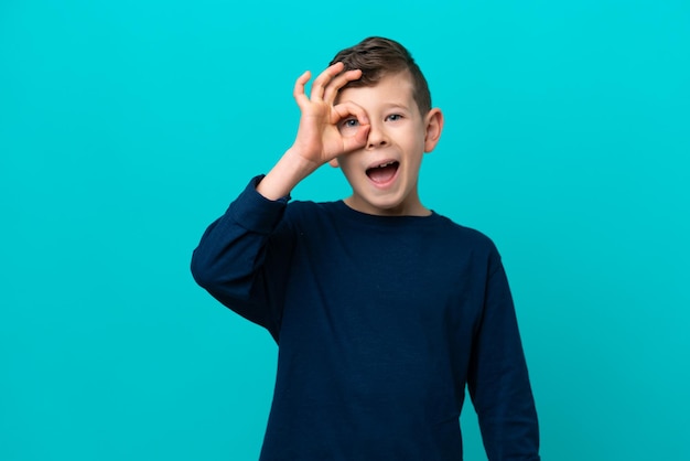 enfant sur fond isolé