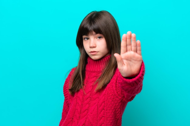 Enfant sur fond isolé