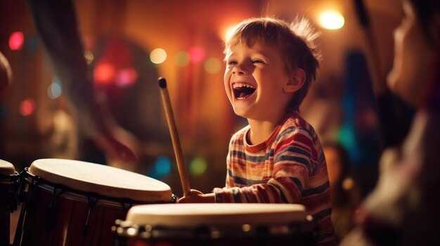 Photo un enfant fougueux dans un cours de percussions riant de joie en frappant le tambour avec des maillets