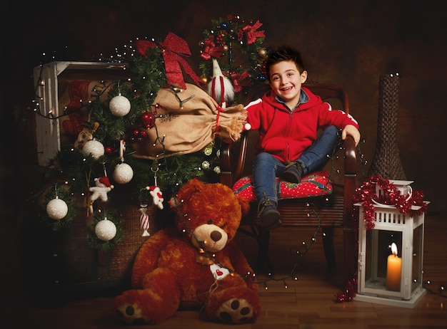 Enfant à l'intérieur de Noël