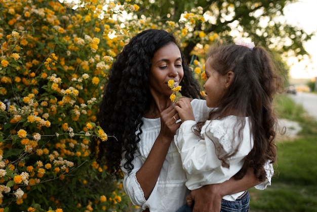 Enfant passant du temps avec ses parents