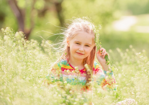 Enfant, reposer, vert, champ