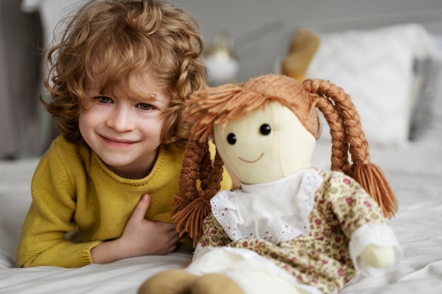 Photo enfant s'amusant pendant la récréation