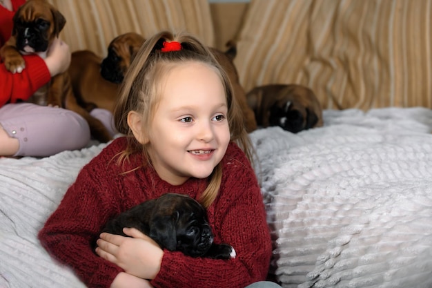 enfants et animaux domestiques petits chiots amour et amitié