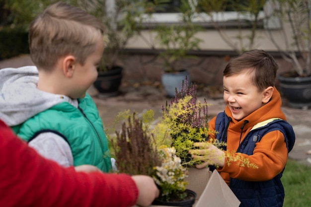 Les enfants apprennent sur l'environnement