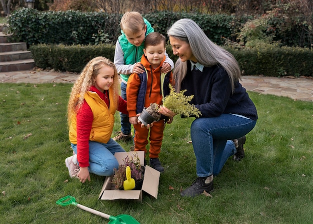 Photo les enfants apprennent sur l'environnement