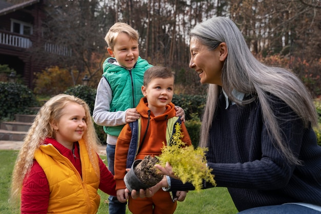 Photo les enfants apprennent sur l'environnement