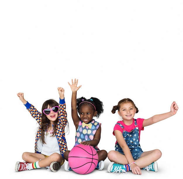 Enfants, copines, sourire, bonheur, basket-ball, convivialité, studio, portrait