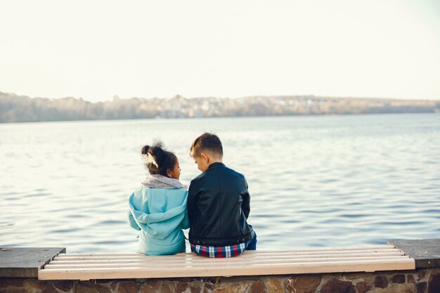 enfants dans un parc