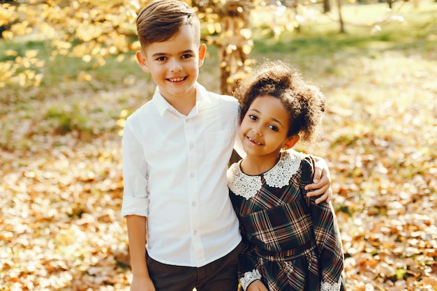 Photo enfants dans un parc