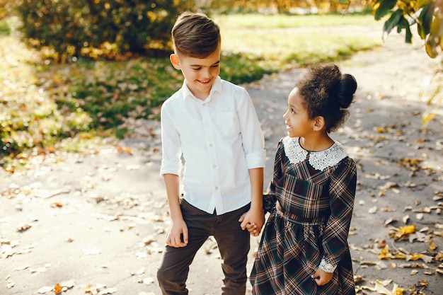 Photo enfants dans un parc