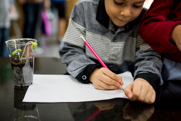 Enfants heureux à l&#39;école primaire