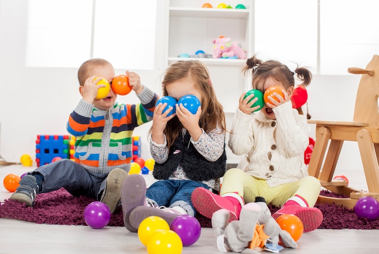 Photo enfants jouant dans la chambre