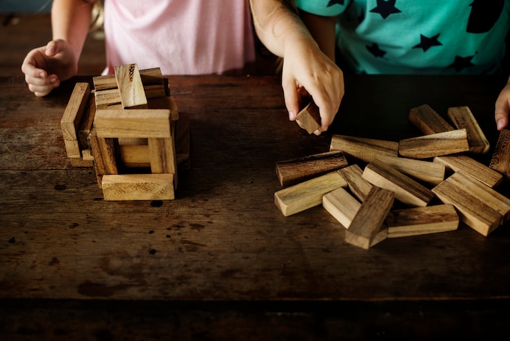 Photo enfants, jouer, bloc de bois, jouet, à, prof